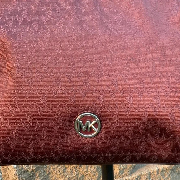 Michael Kors 2way carry crossbody burgandy w/ sparkle bag, silver hardware NWOT - Picture 2 of 16
